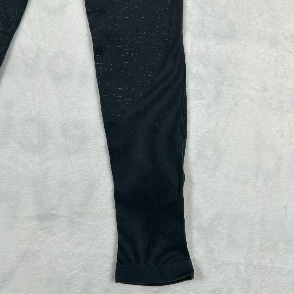 Lululemon Free to Flow 7/8 Leggings Women’s Size 4 Gray Speckled Yoga